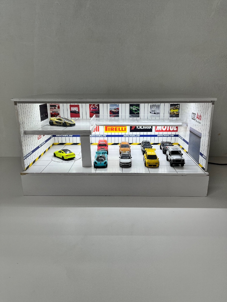 Double floor garage (rotating bottom) Diorama