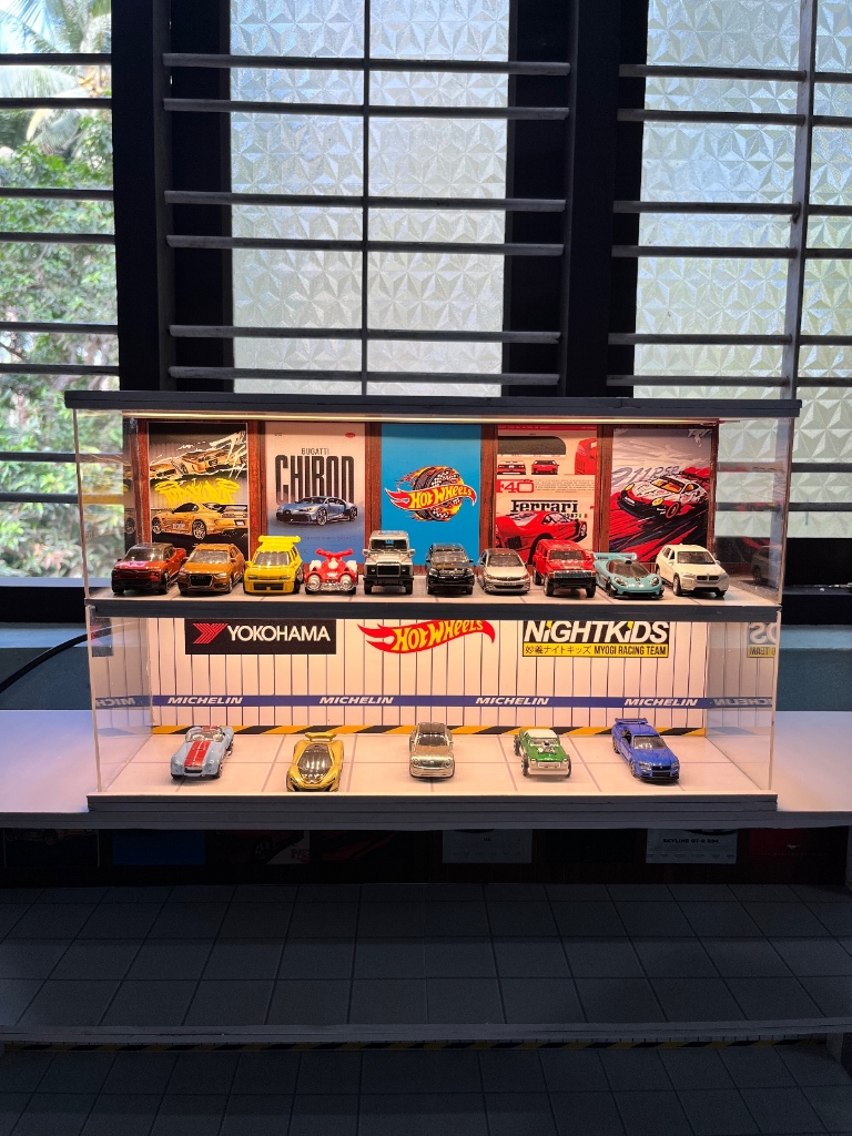 Double floor two window diorama